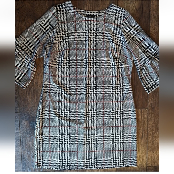 Violet B Woman's Houndstooth W/ Red Accent Dress Size 1X Stretch Bell Sleeves. - Picture 2 of 16